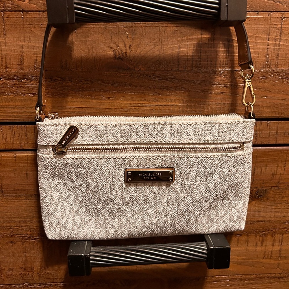 COPY - Michael Kors Jet Set Convertible Wristlet – Vanilla